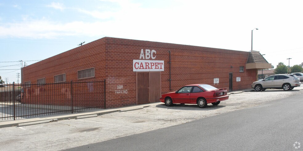 588-592 Azusa Ave, Covina, CA à louer - Photo du bâtiment - Image 2 de 2