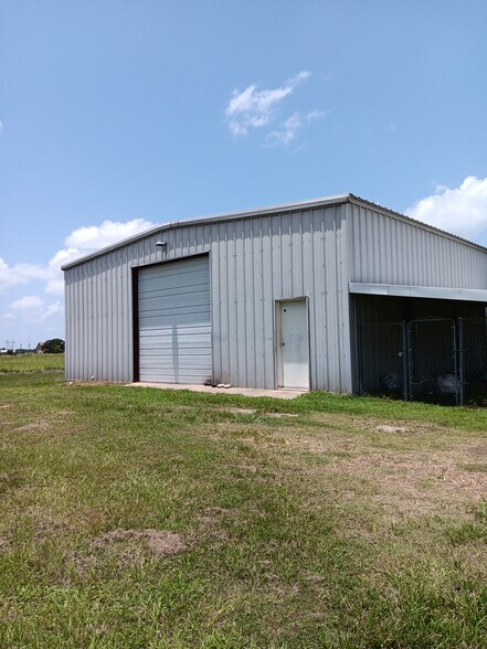 490 Adcock Ranch Rd, Victoria, TX à vendre - Photo du bâtiment - Image 3 de 4