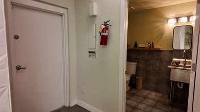 17035 N 67th Ave, Glendale, AZ for lease Interior Photo- Image 2 of 16