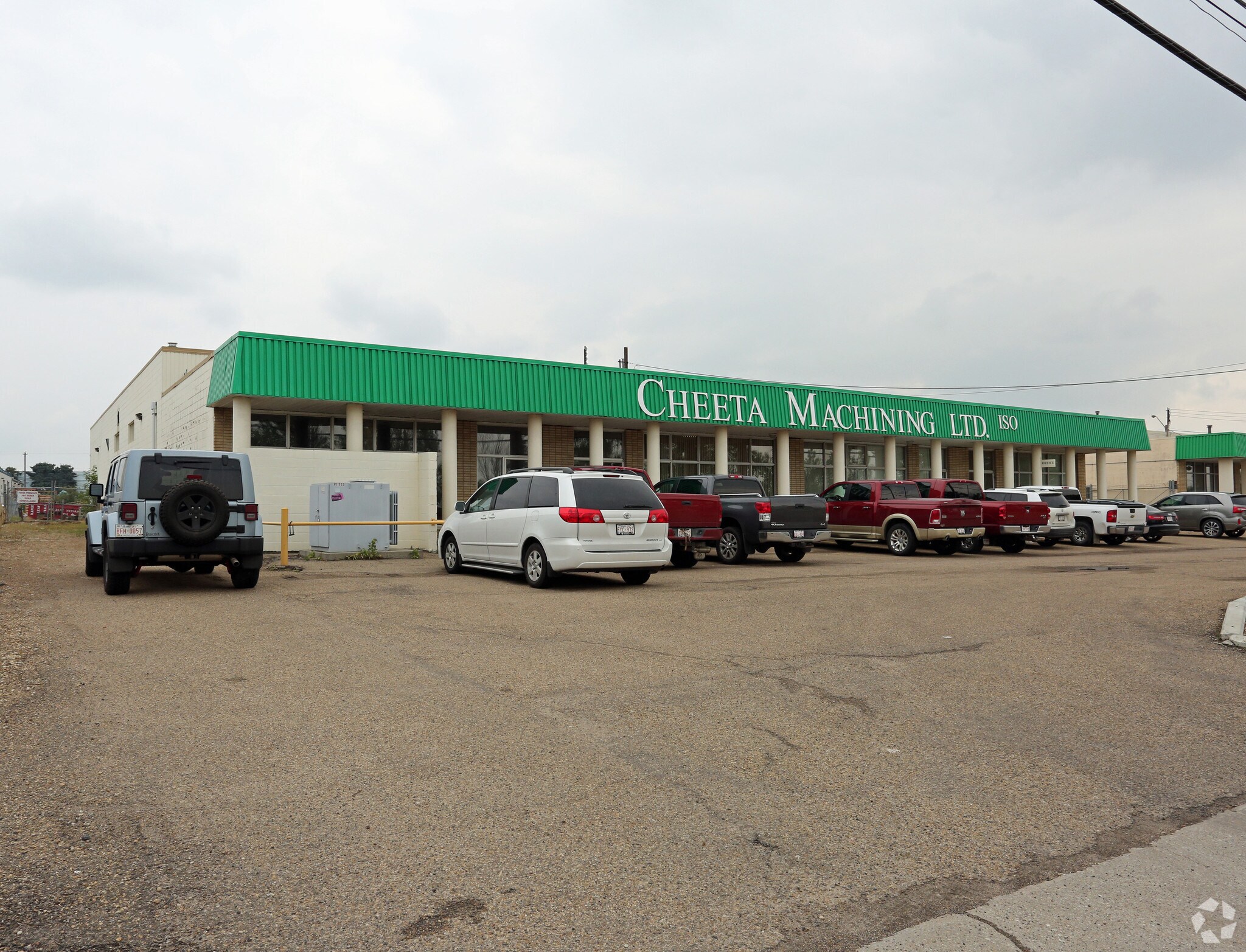 8019-8025 Wagner Rd NW, Edmonton, AB à louer Photo principale- Image 1 de 4