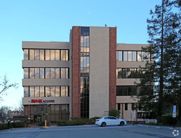 800 S Broadway, Walnut Creek, CA à louer - Photo du bâtiment - Image 2 de 6