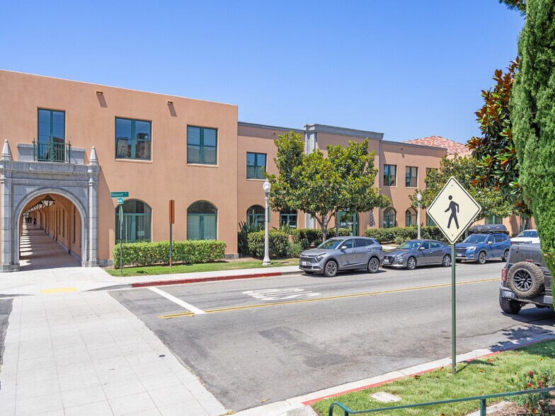 2508 Historic Decatur Rd, San Diego, CA à louer - Photo du bâtiment - Image 3 de 13