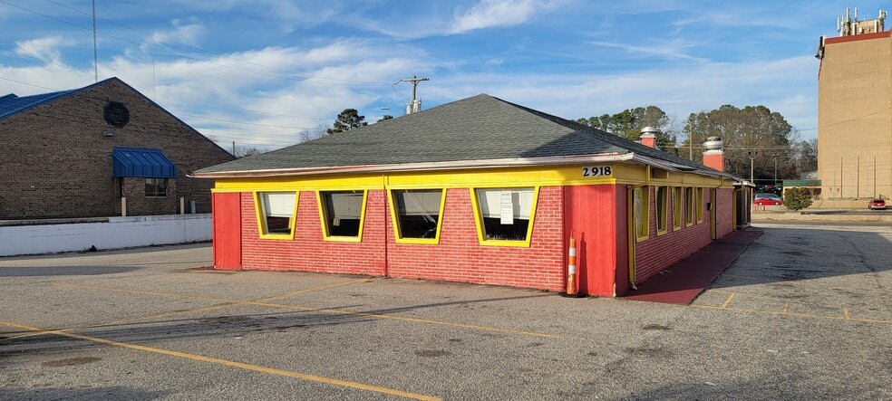 2918 Bragg Blvd, Fayetteville, NC for lease - Building Photo - Image 1 of 18