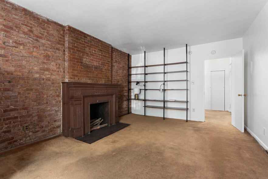 55 W 74th St, New York, NY for lease - Building Photo - Image 2 of 7