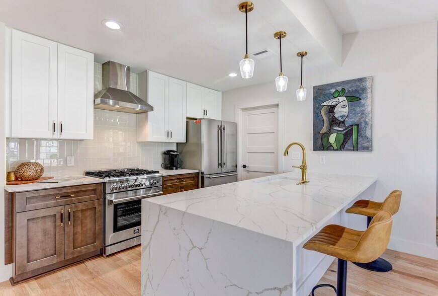 7002 Whispering Oaks Dr, Austin, TX à vendre - Photo du bâtiment - Image 3 de 38