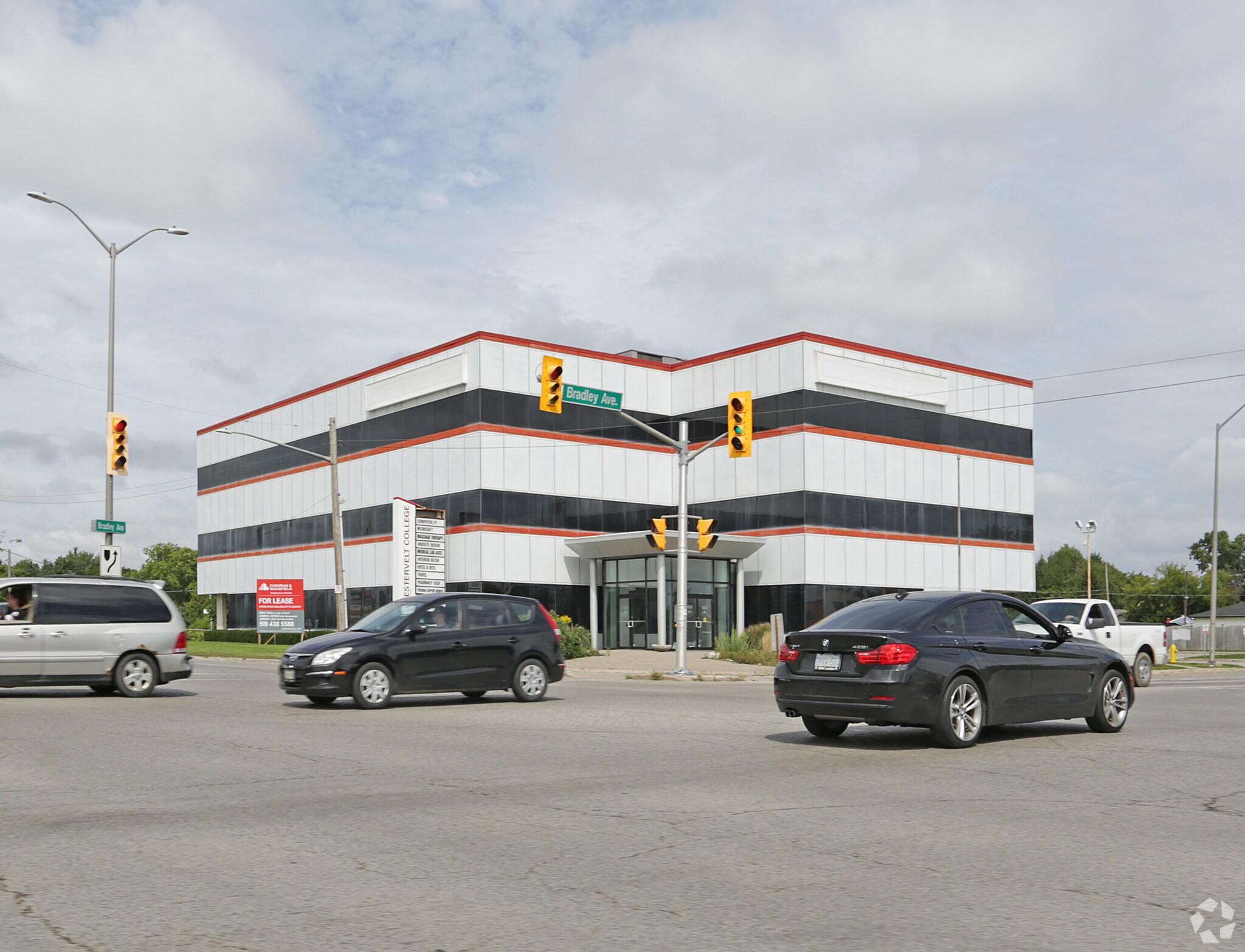 1060 Wellington Rd, London, ON à vendre Photo principale- Image 1 de 1