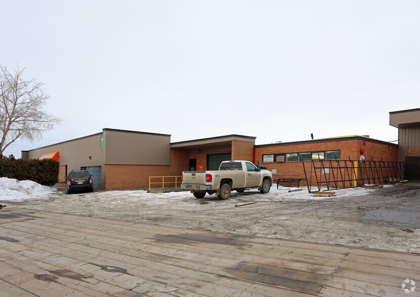 14710 112th Ave NW, Edmonton, AB à louer - Photo du bâtiment - Image 2 de 2