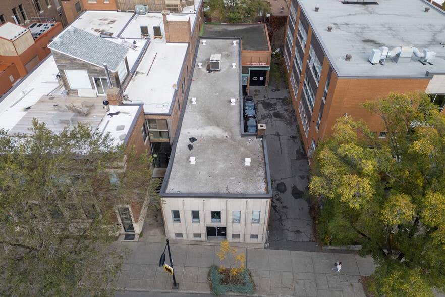 2251 Av Papineau, Montréal, QC à louer - Aérien - Image 2 de 16