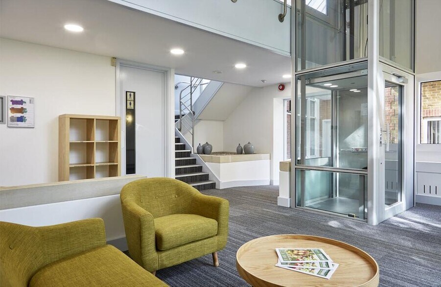 Shackleford Rd, Elstead à louer - Photo du bâtiment - Image 2 de 8