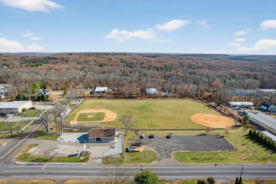 742 Amity Rd, Bethany, CT à vendre - Photo du bâtiment - Image 3 de 30