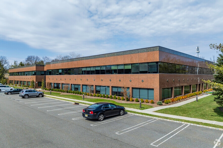 11 Philips Pky, Montvale, NJ à vendre - Photo principale - Image 1 de 12