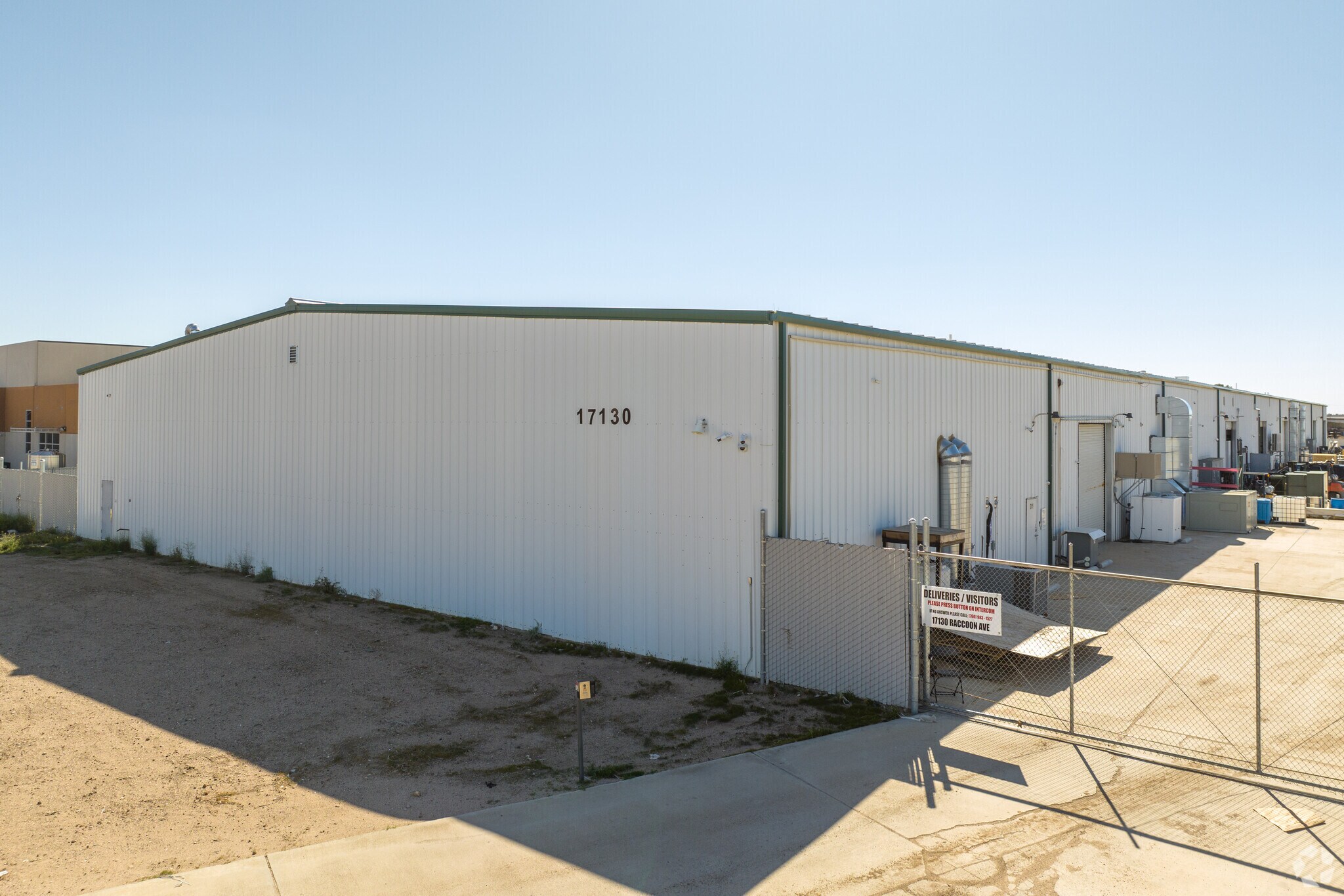 17130 Raccoon Ave, Adelanto, CA à louer Photo principale- Image 1 de 8