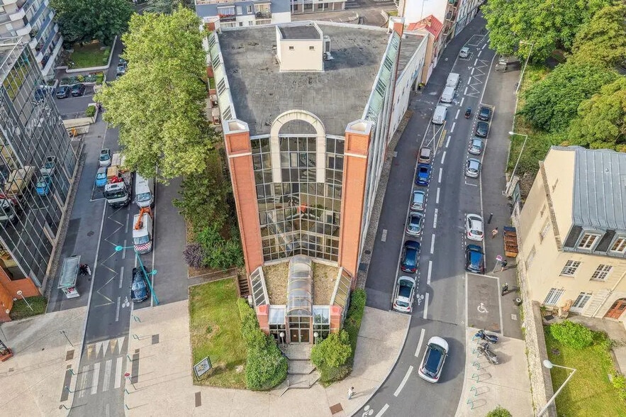 Office in Gentilly for sale - Aerial - Image 3 of 16