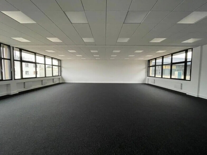 Industrial in Villejuif for lease - Building Photo - Image 3 of 5