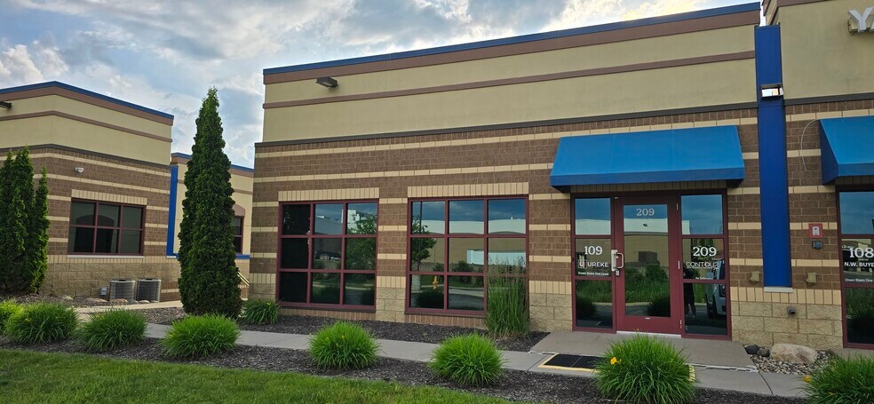 3525 Plymouth Blvd, Plymouth, MN à louer - Photo du bâtiment - Image 3 de 21