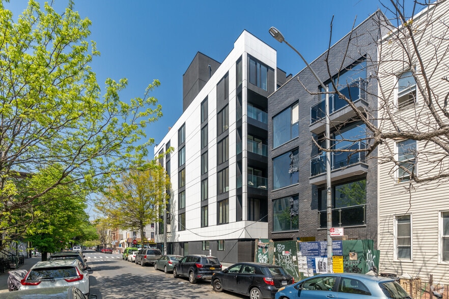 996 Manhattan Ave, Brooklyn, NY à vendre - Photo du bâtiment - Image 3 de 6