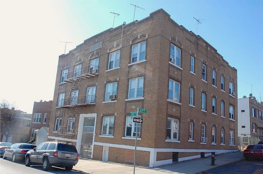 6728 78th St, Middle Village, NY à vendre - Photo du bâtiment - Image 1 de 10