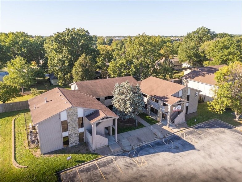 4216 S Hocker Dr, Independence, MO for sale - Building Photo - Image 1 of 7