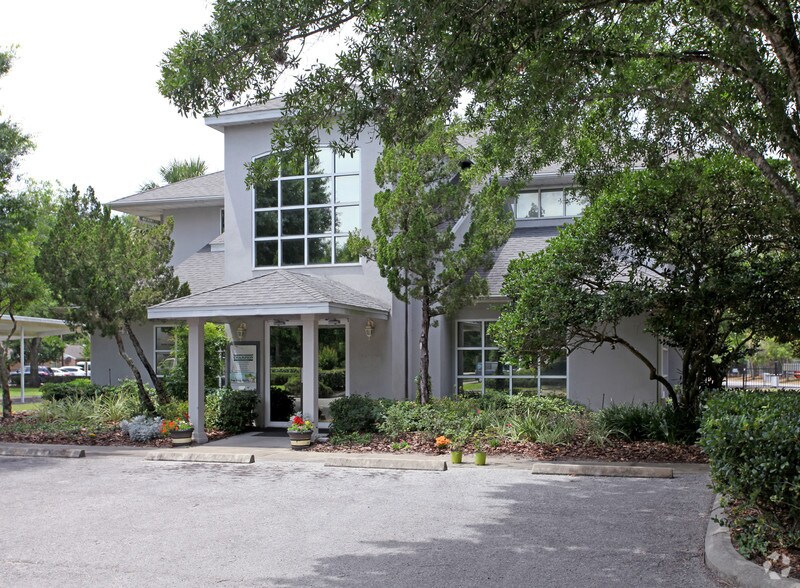 141 Waterman Ave, Mount Dora, FL à louer - Photo du bâtiment - Image 3 de 9