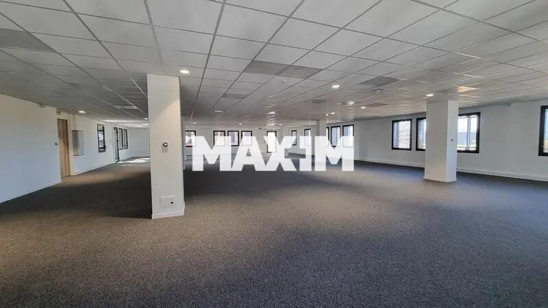 21-21 Avenue Francoise Giroud, Dijon for lease - Interior Photo - Image 3 of 9