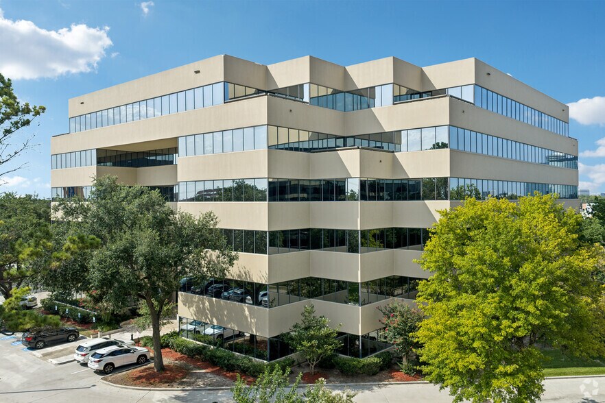 2825 Wilcrest Dr, Houston, TX à louer - Photo du bâtiment - Image 3 de 12