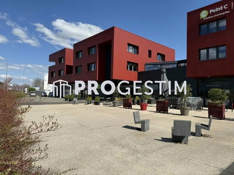 Office in Dijon for lease - Building Photo - Image 1 of 12