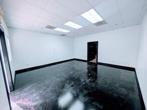 25150 Bernwood Dr, Bonita Springs, FL for lease Interior Photo- Image 1 of 3