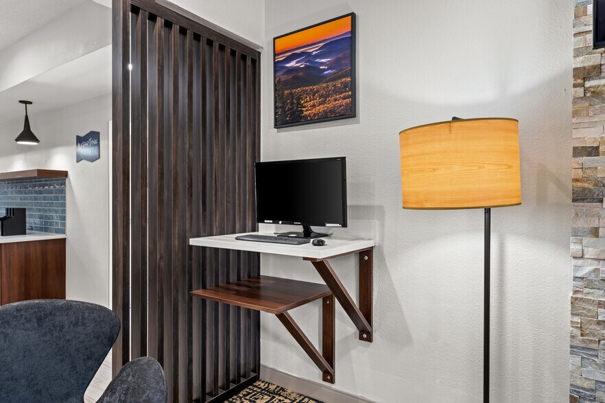 1202 Liberty Rd, High Point, NC à vendre - Photo du bâtiment - Image 2 de 25