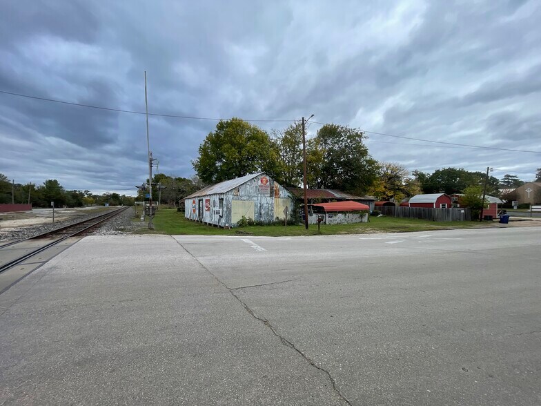 903 N Washington Ave, Livingston, TX à vendre - Photo du bâtiment - Image 3 de 7