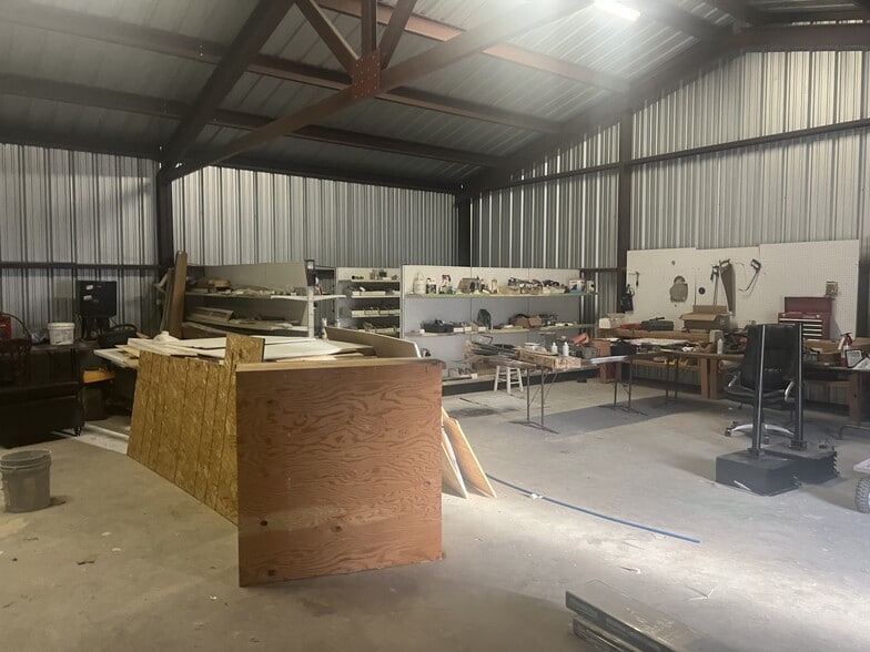 1700 Elliott St, Breckenridge, TX for lease - Interior Photo - Image 2 of 4