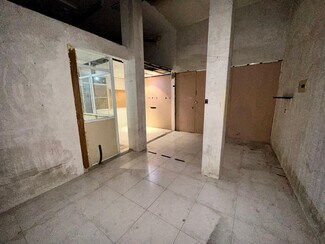 Plus de détails pour Multi-résidentiel à vendre