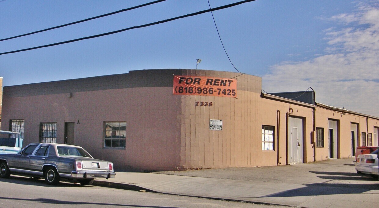 7338 Varna Ave, North Hollywood, CA à louer Photo du bâtiment- Image 1 de 3