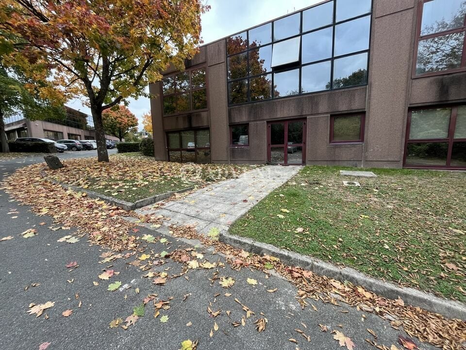 Office in Champs Sur Marne for lease Building Photo- Image 1 of 8