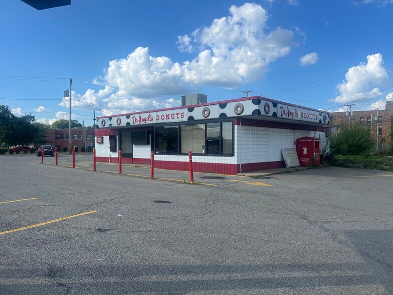 202 Rhode Island Ave, Rochester, PA à vendre - Photo du bâtiment - Image 2 de 5