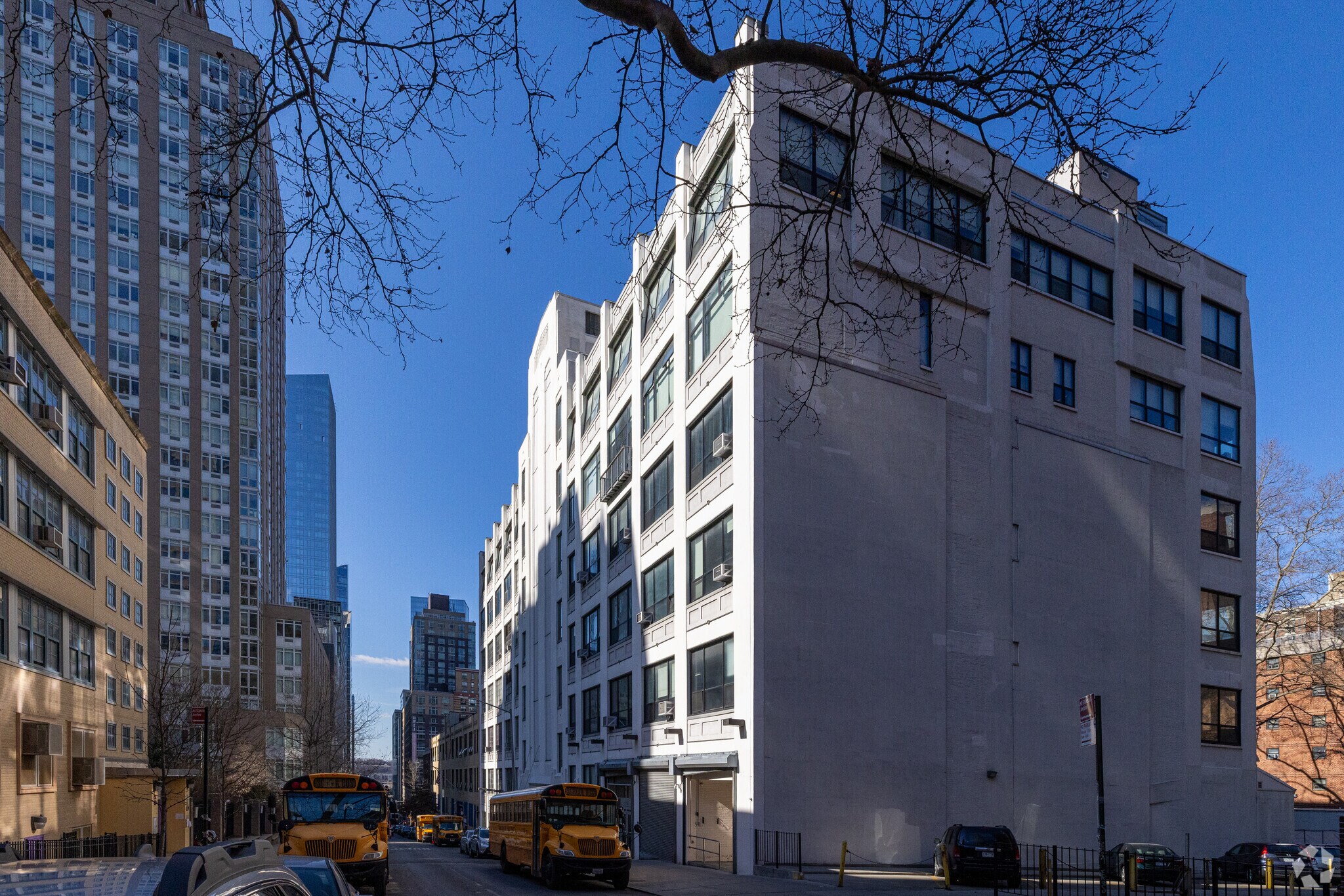 211 W 61st St, New York, NY à louer Photo principale- Image 1 de 10