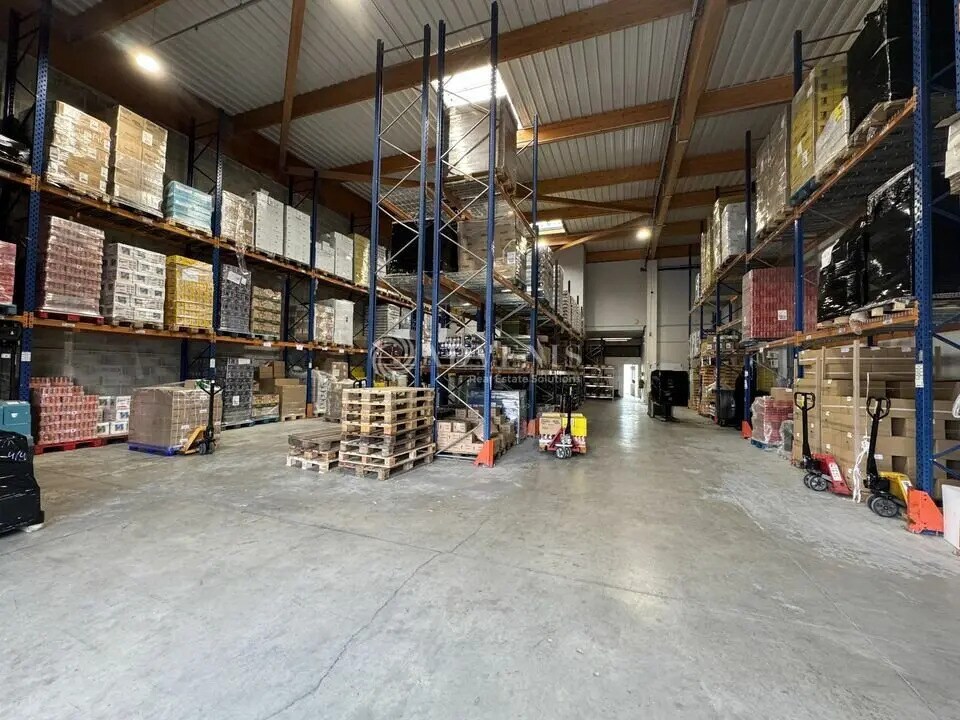 Flex in Gonesse for lease Building Photo- Image 1 of 12