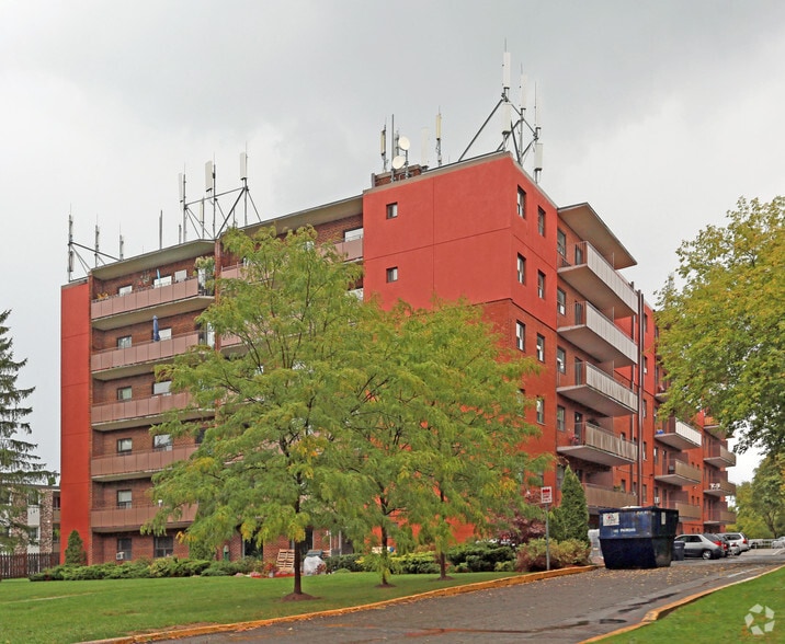 20 Bradmon Dr, St Catharines, ON à vendre - Photo principale - Image 1 de 1