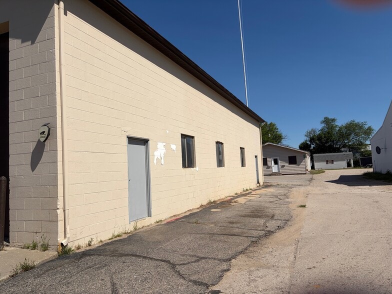 1315 S Mission Rd, Mount Pleasant, MI for lease - Building Photo - Image 3 of 7
