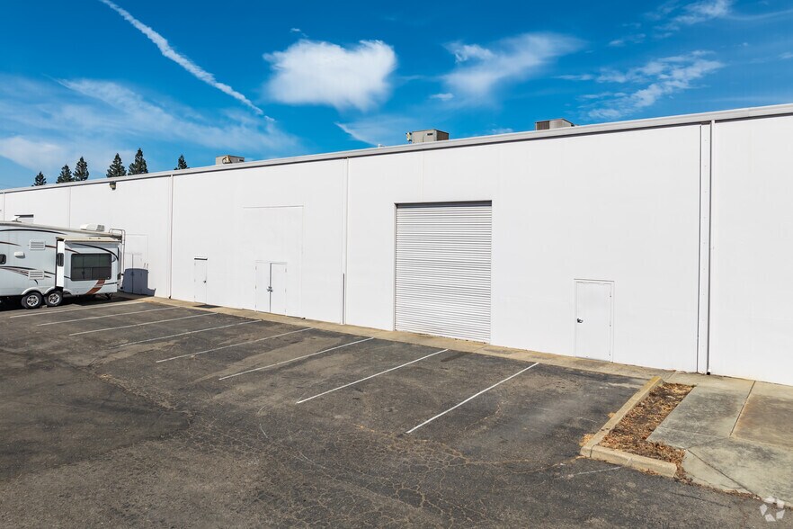 6750 Florin Perkins Rd, Sacramento, CA à louer - Photo du bâtiment - Image 3 de 6