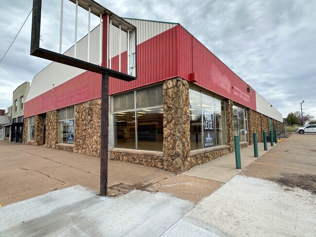 Plus de détails pour 423 N 7th St, Perry, OK - Commerce de détail à vendre