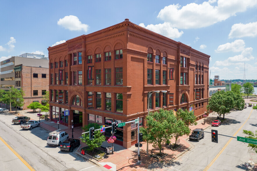 131 W 2nd St, Davenport, IA for lease - Building Photo - Image 1 of 6