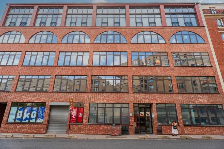 Office in Clichy for lease - Building Photo - Image 2 of 18