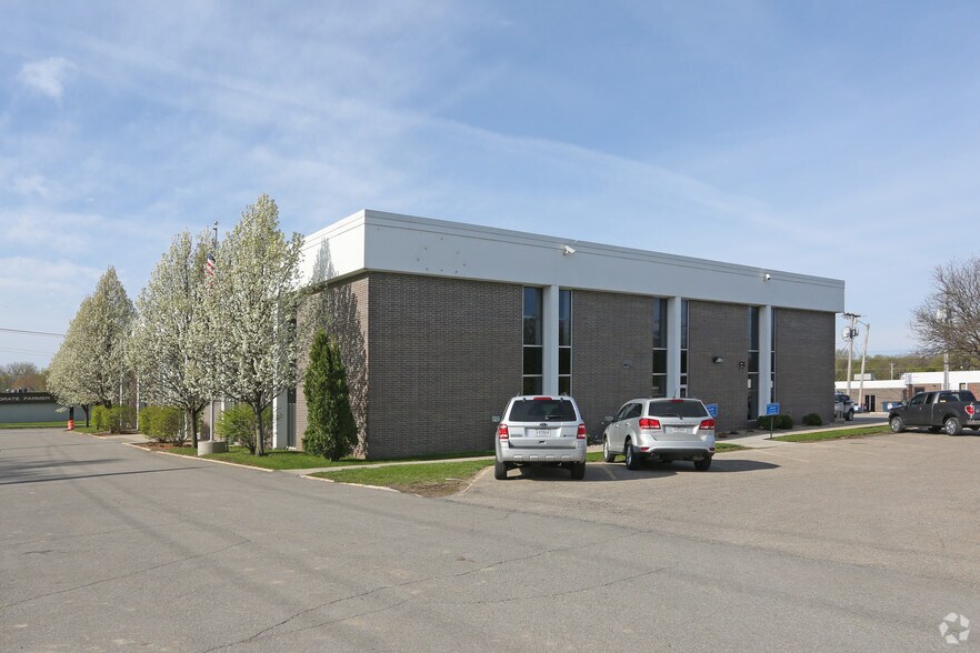 520 S Pierce Ave, Mason City, IA à vendre - Photo du bâtiment - Image 2 de 32