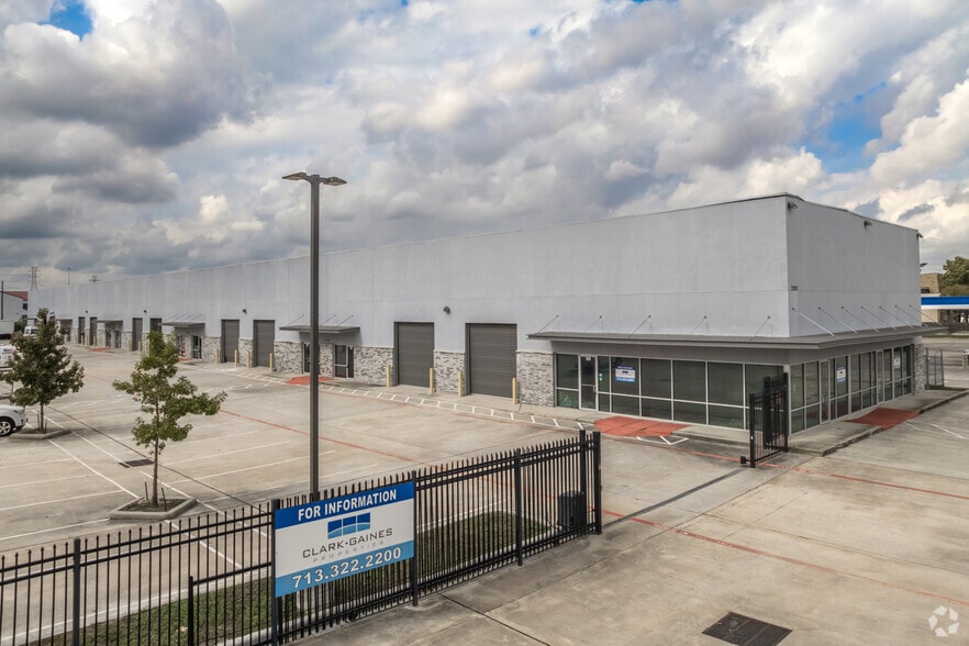 22505 Imperial Valley Dr, Houston, TX for sale - Building Photo - Image 2 of 31