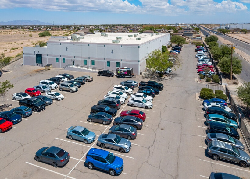 10365 Railroad Dr, El Paso, TX à louer - Photo du bâtiment - Image 1 de 12