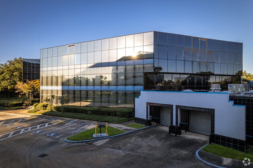 10850 Richmond Ave, Houston, TX à louer - Photo du bâtiment - Image 2 de 13
