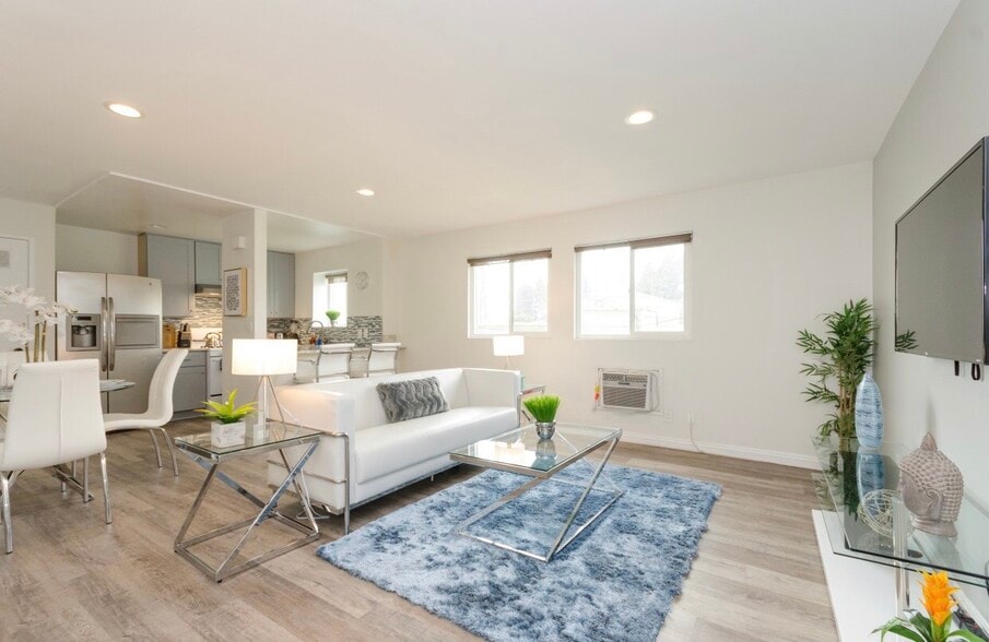 940 New Depot St, Los Angeles, CA for sale - Interior Photo - Image 1 of 31