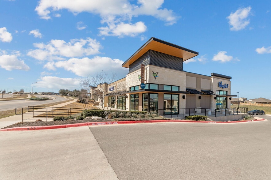 Veramendi Retail Center portefeuille de 2 propriétés à vendre sur LoopNet.ca - Photo du bâtiment - Image 3 de 7