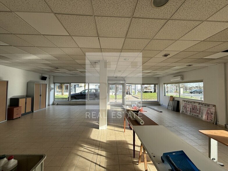 5 Rue Du Mont-Blanc, Corbas for lease - Interior Photo - Image 3 of 9