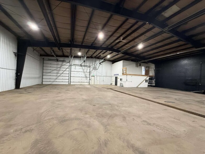 1312 E 52nd St N, Sioux Falls, SD for sale - Interior Photo - Image 2 of 5